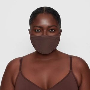 SKIMS FACE MASK IN COCOA